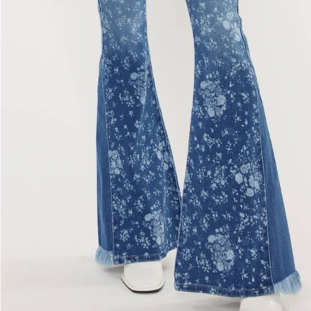KanCan Tyler High Rise Super Flare Floral Print Jeans. Brand new with tags. - Picture 3 of 5